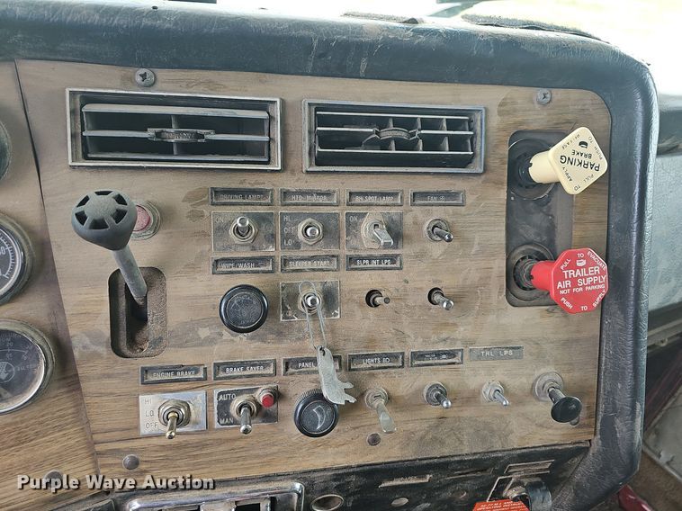 image for item NT9805 1995 Western Star 4964F  dump truck