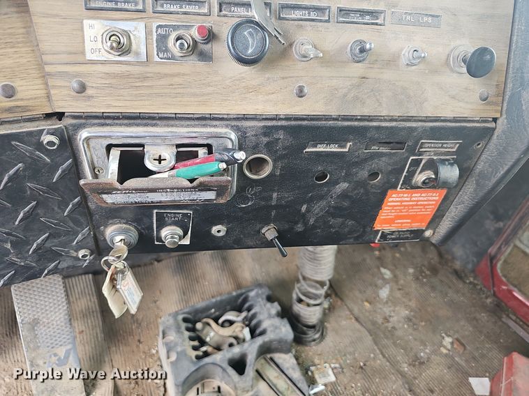 image for item NT9805 1995 Western Star 4964F  dump truck