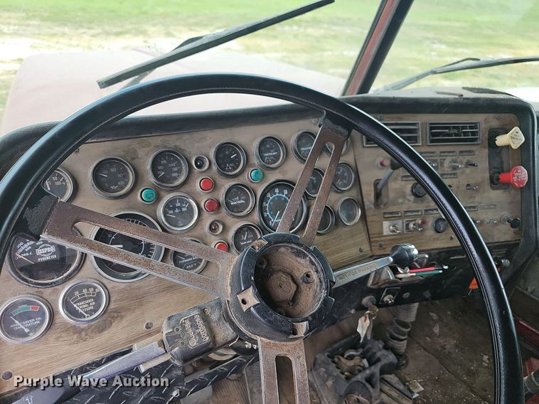 image for item NT9805 1995 Western Star 4964F  dump truck