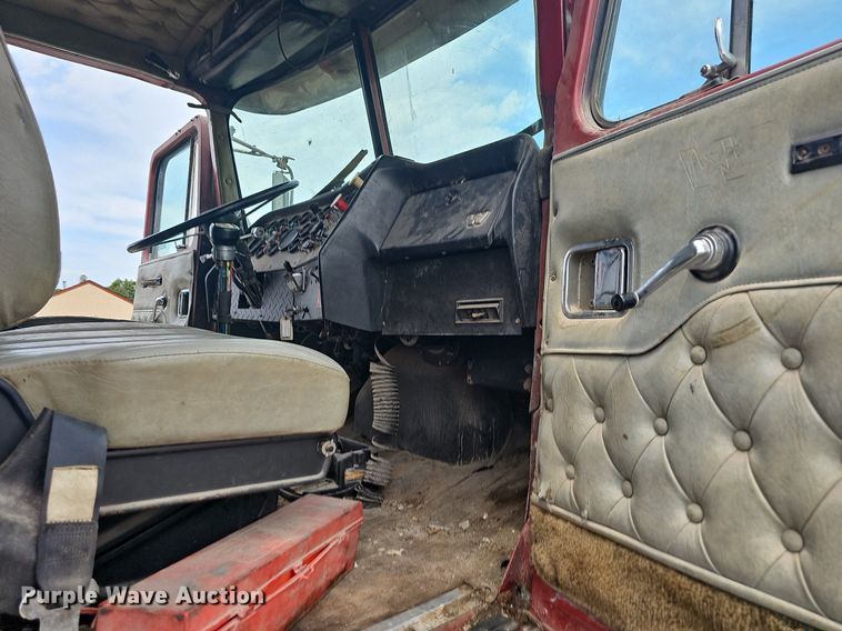 image for item NT9805 1995 Western Star 4964F  dump truck