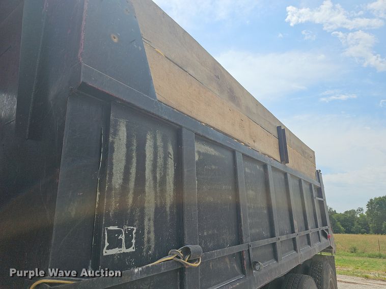 image for item NT9805 1995 Western Star 4964F  dump truck