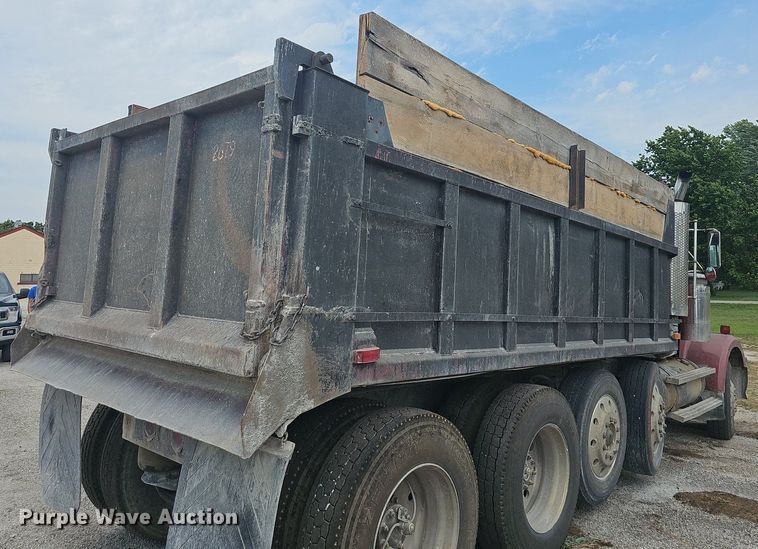 image for item NT9805 1995 Western Star 4964F  dump truck