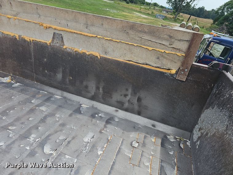 image for item NT9805 1995 Western Star 4964F  dump truck