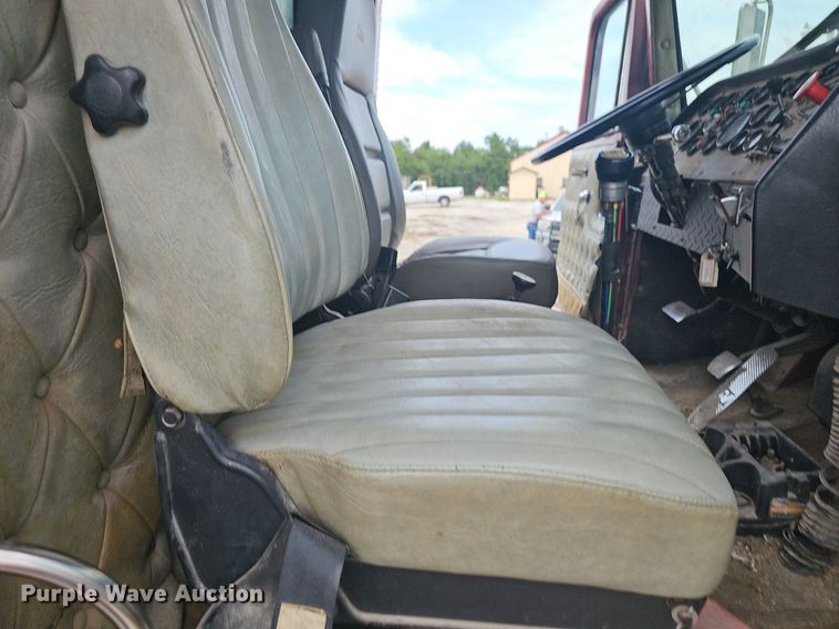 image for item NT9805 1995 Western Star 4964F  dump truck