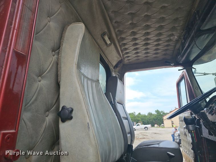 image for item NT9805 1995 Western Star 4964F  dump truck