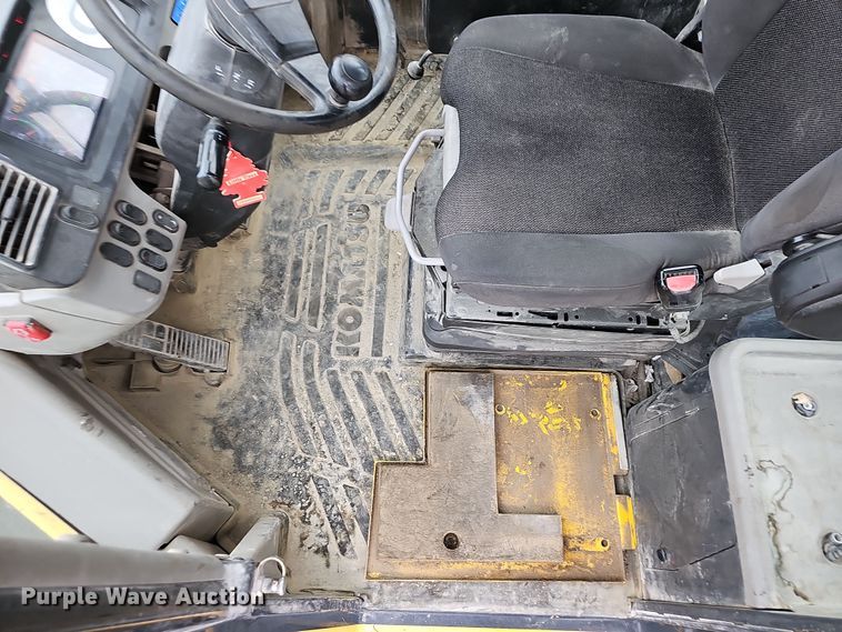 image for item NT9815 2015 Komatsu WA380-7  loader bucket