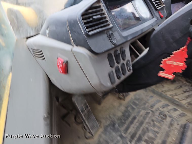 image for item NT9815 2015 Komatsu WA380-7  loader bucket