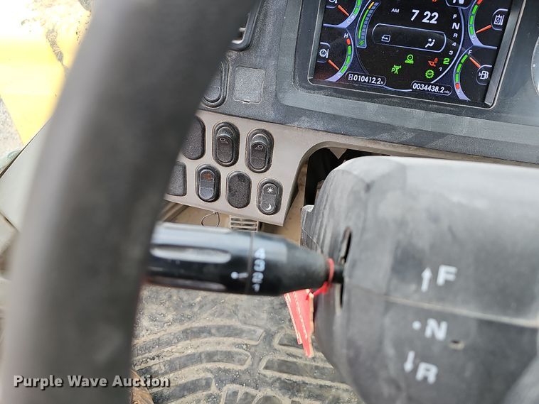 image for item NT9815 2015 Komatsu WA380-7  loader bucket