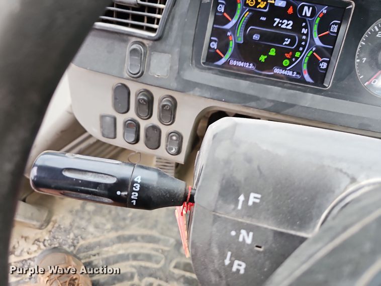 image for item NT9815 2015 Komatsu WA380-7  loader bucket