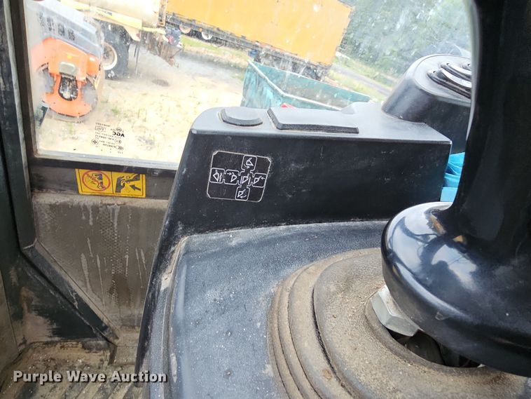 image for item NT9815 2015 Komatsu WA380-7  loader bucket
