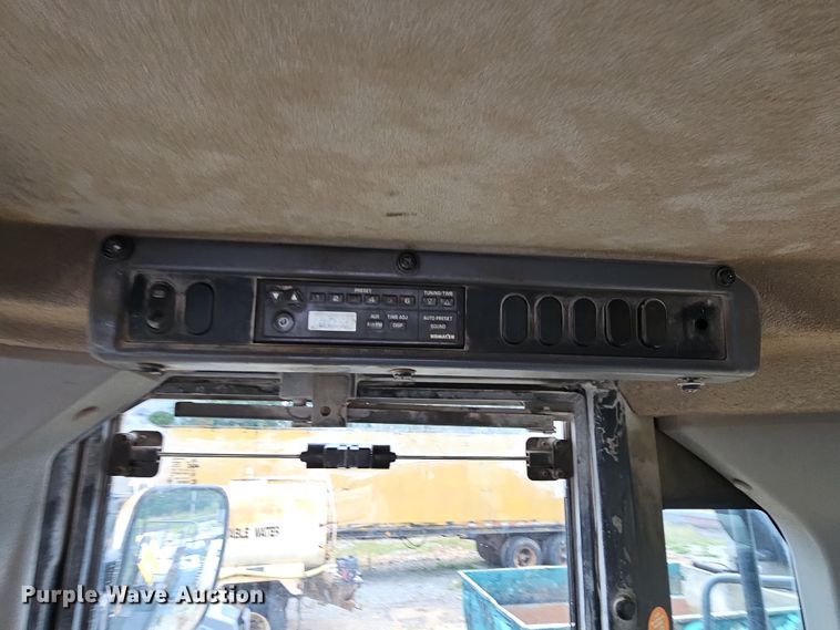 image for item NT9815 2015 Komatsu WA380-7  loader bucket