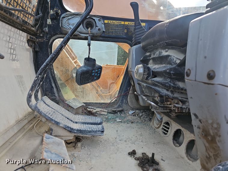 image for item NT9817 1999 Hyundai Robex 250LC3  excavator