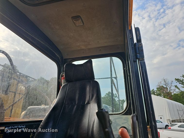 image for item NT9817 1999 Hyundai Robex 250LC3  excavator