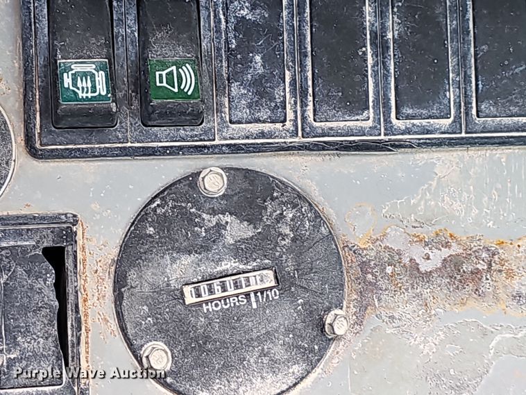 image for item NT9817 1999 Hyundai Robex 250LC3  excavator