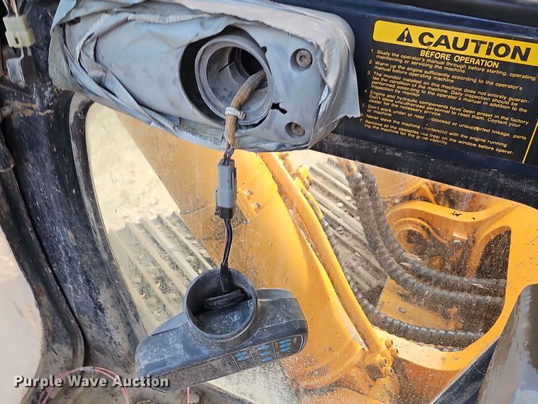 image for item NT9817 1999 Hyundai Robex 250LC3  excavator