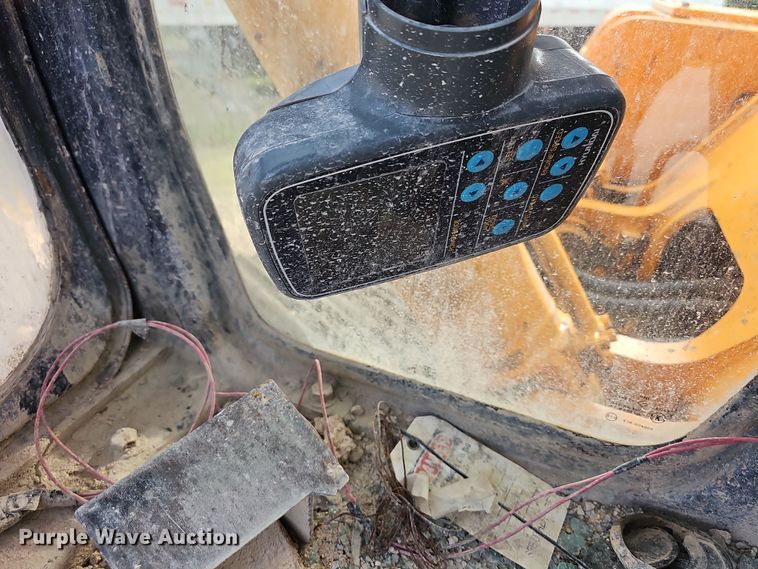 image for item NT9817 1999 Hyundai Robex 250LC3  excavator