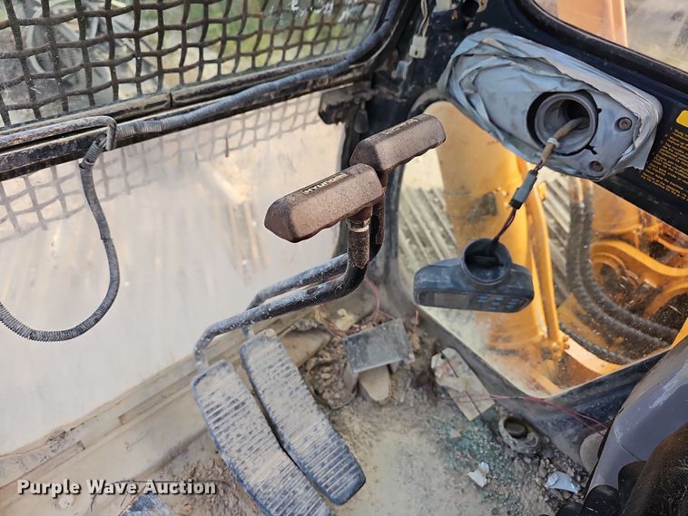 image for item NT9817 1999 Hyundai Robex 250LC3  excavator