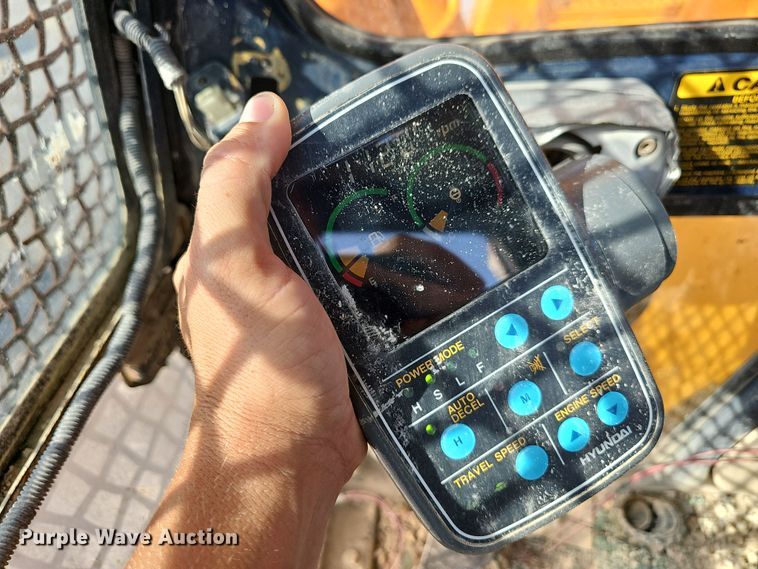 image for item NT9817 1999 Hyundai Robex 250LC3  excavator