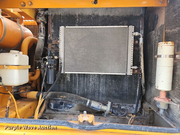 image for item NT9817 1999 Hyundai Robex 250LC3  excavator