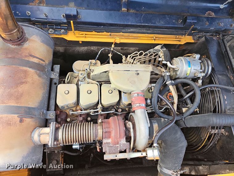 image for item NT9817 1999 Hyundai Robex 250LC3  excavator