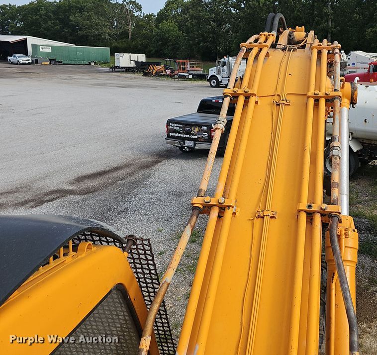 image for item NT9817 1999 Hyundai Robex 250LC3  excavator