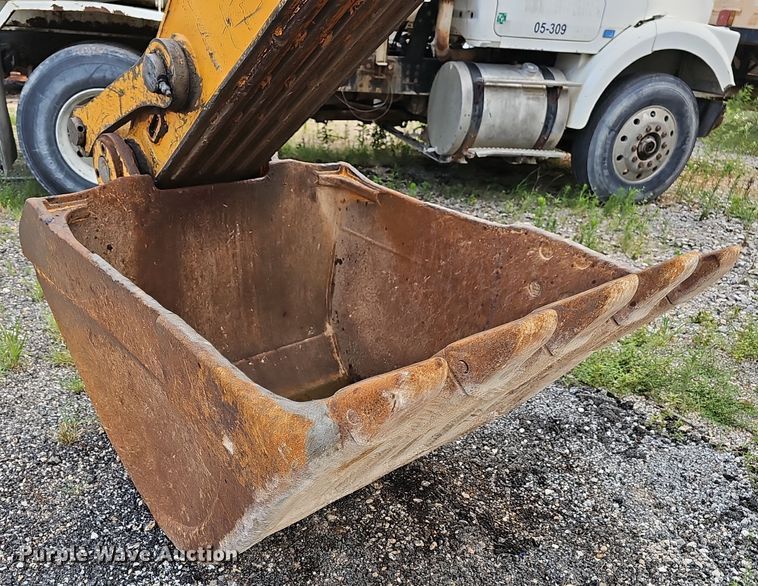 image for item NT9817 1999 Hyundai Robex 250LC3  excavator