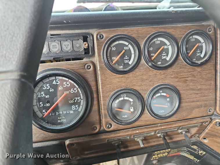 image for item NT9818 1995 Freightliner FLD  dump truck