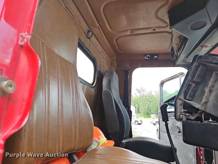 image for item NT9818 1995 Freightliner FLD  dump truck