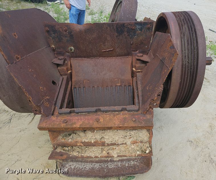 image for item NT9826 1940 Rogers Iron Works Co.  rock crusher