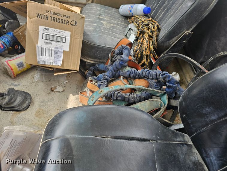 image for item NT9836 1988 Ford F800  utility / service truck