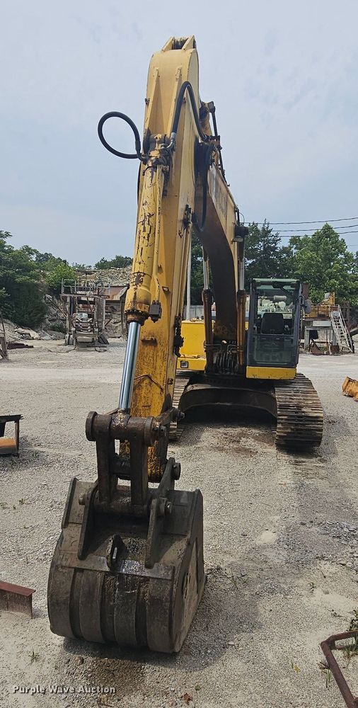 image for item NT9837 New Holland EC240  excavator