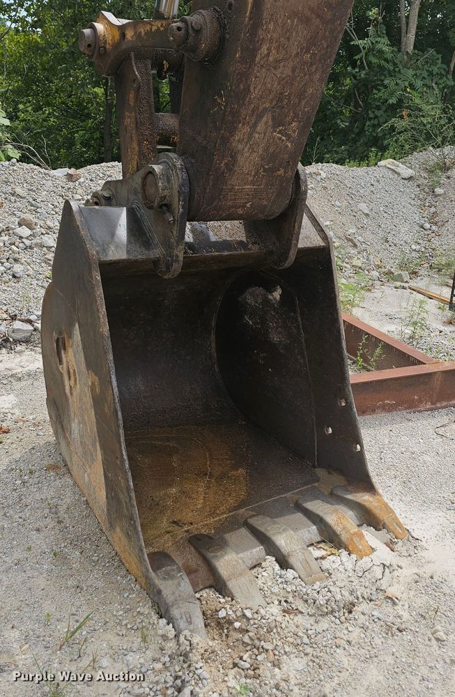 image for item NT9837 New Holland EC240  excavator