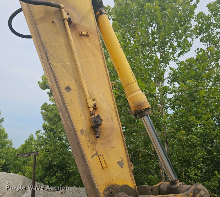 New Holland EC240 excavator in CASSVILLE, MO Item NT9837 sold