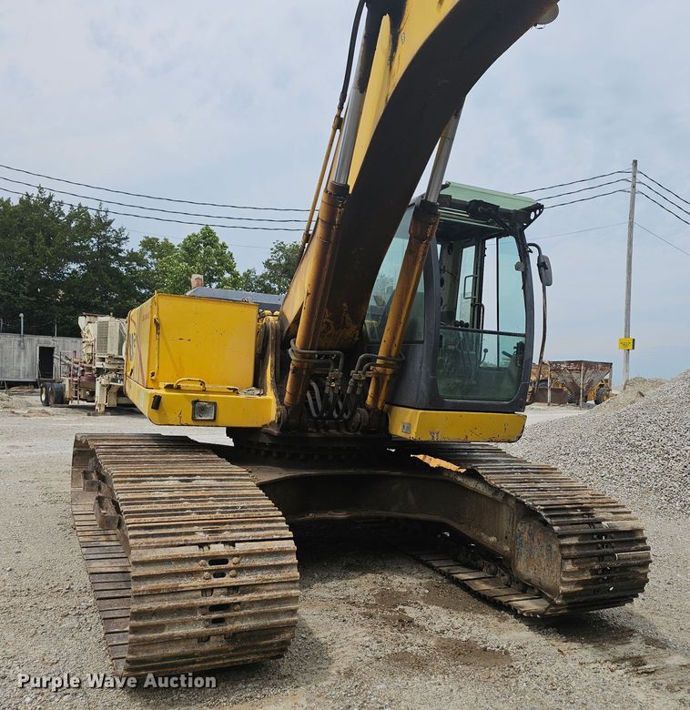 image for item NT9837 New Holland EC240  excavator