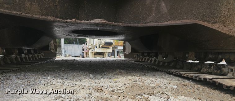 image for item NT9837 New Holland EC240  excavator