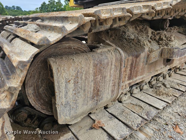 image for item NT9837 New Holland EC240  excavator