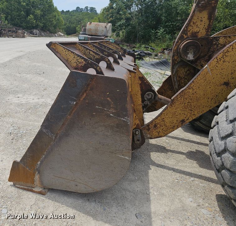 image for item NT9848 1981 Caterpillar 966D  wheel loader