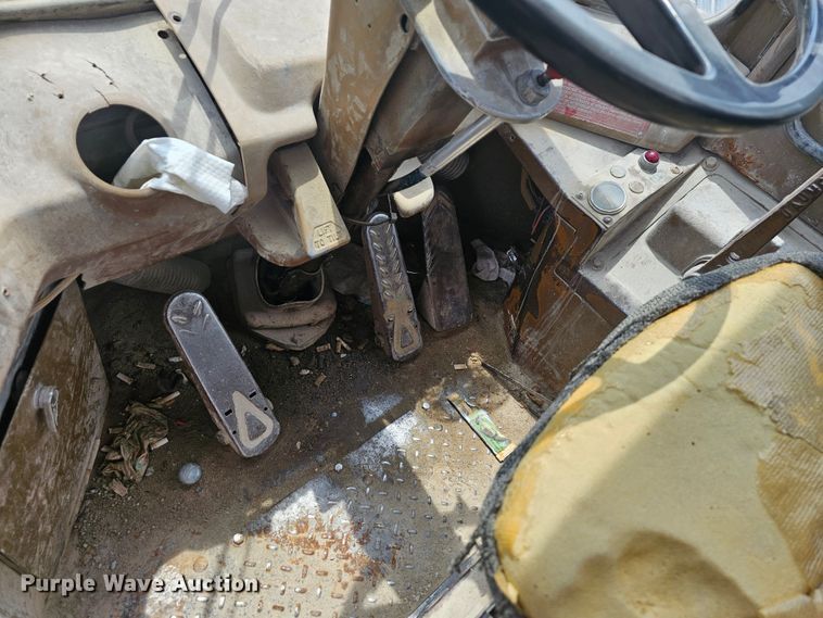 image for item NT9848 1981 Caterpillar 966D  wheel loader