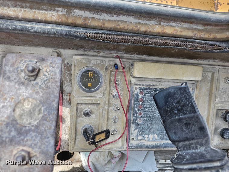 image for item NT9848 1981 Caterpillar 966D  wheel loader