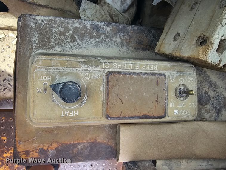 image for item NT9848 1981 Caterpillar 966D  wheel loader