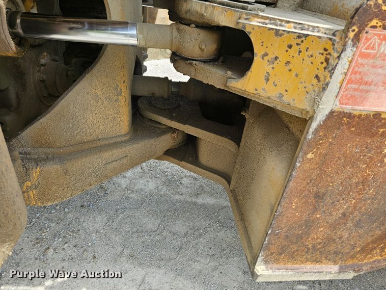 image for item NT9848 1981 Caterpillar 966D  wheel loader