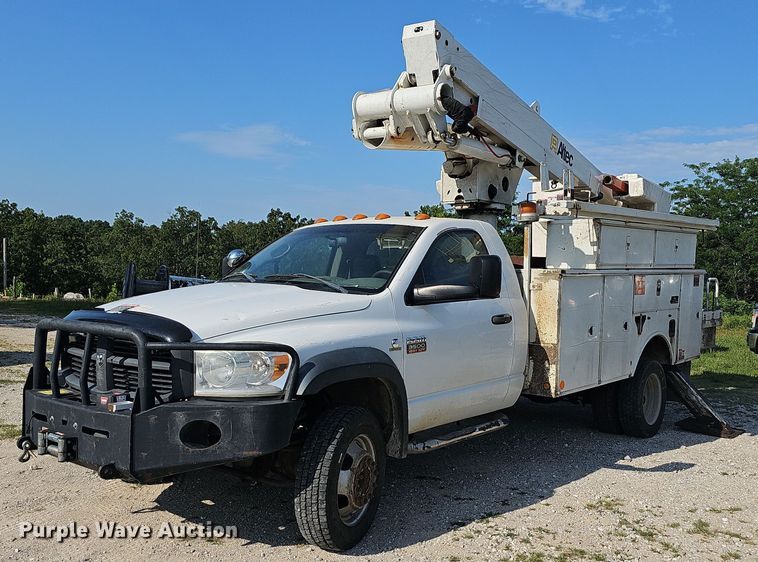 image for item NT9866 2008 Dodge Ram 5500HD  bucket truck