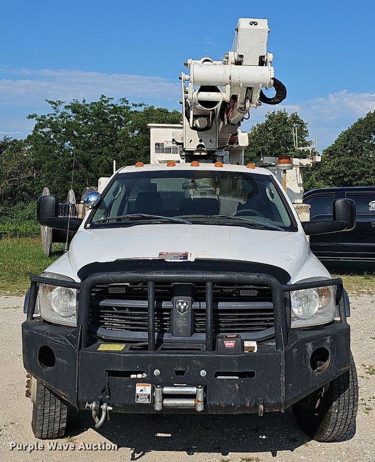 image for item NT9866 2008 Dodge Ram 5500HD  bucket truck