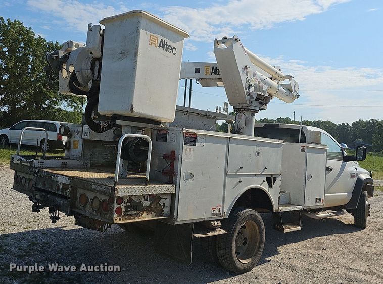 image for item NT9866 2008 Dodge Ram 5500HD  bucket truck