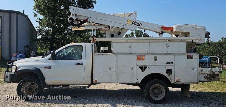 image for item NT9866 2008 Dodge Ram 5500HD  bucket truck