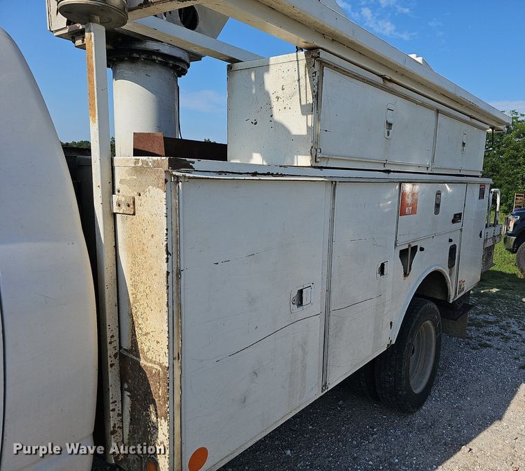 image for item NT9866 2008 Dodge Ram 5500HD  bucket truck