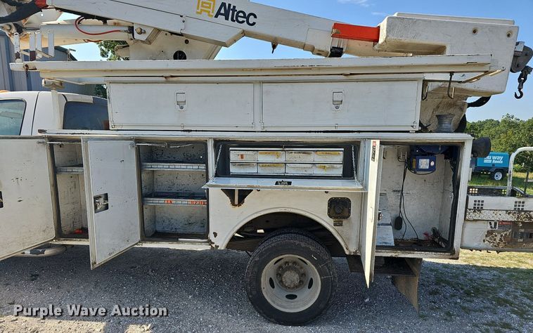 image for item NT9866 2008 Dodge Ram 5500HD  bucket truck