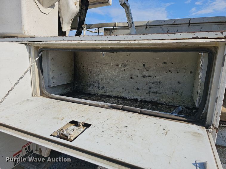 image for item NT9866 2008 Dodge Ram 5500HD  bucket truck