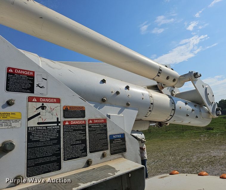 image for item NT9866 2008 Dodge Ram 5500HD  bucket truck