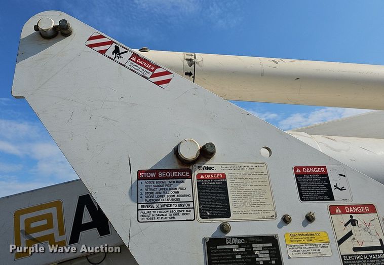 image for item NT9866 2008 Dodge Ram 5500HD  bucket truck